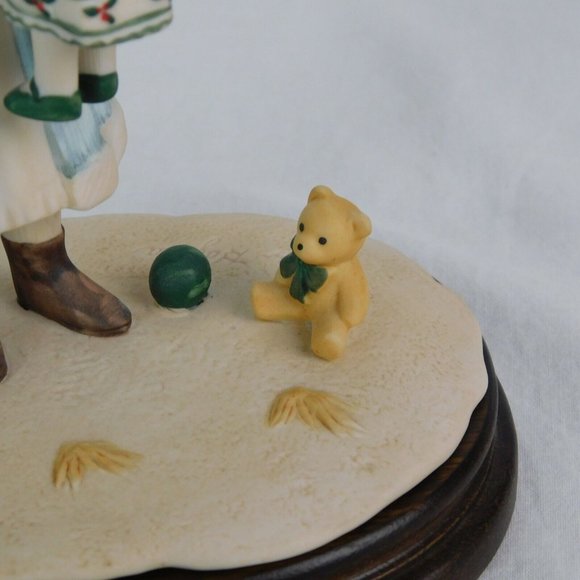 Jan Hagara Signature Collection Heirloom Tradition Holly 1984 H3026 Box Included - Picture 8 of 12